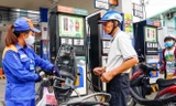 Giá xăng E5RON92 leo lên 17.031 đồng/lít bán lẻ sau khi tăng 722 đồng/lít từ 15h hôm nay