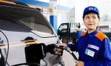 Việc giảm giá 300 đồng mỗi lít xăng dầu vào thứ 6 hàng tuần được coi là cú khuyến mại lịch sử trong ngành xăng dầu