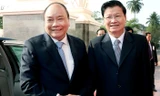 Thủ tướng Nguyễn Xuân Phúc và Thủ tướng Lào Thoonglun Sisulith. (Ảnh: VGP)