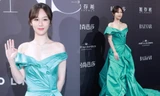 Trung thành với kiểu váy khoe vai thon trên thảm đỏ BAZAAR nhưng Dương Tử lại bị mất điểm