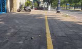 Kẻ vạch vỉa hè, cho xe máy đỗ miễn phí tại nhiều tuyến đường trung tâm TPHCM