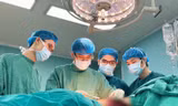 16 lần xạ trị, khối ung thư vú của cô gái trẻ vẫn phát triển nhanh khủng khiếp, hoại tử hở cả xương sườn