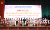 Tôn vinh những phụ nữ tiêu biểu ở Lạng Sơn. Ảnh: Duy Chiến 