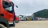 Với hai phương thức giao nhận hàng mới, hy vọng trong một vài tuần, số lượng khoảng trên 1600 phương tiện đang tồn, ứ tại cửa khẩu Lạng Sơn sẽ được giải quyết -Ảnh: Duy Chiến 