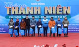 Tặng quà cho hộ nghèo Lạng Sơn. Ảnh: Duy Chiến 