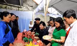Sản phẩm riêng có ở xứ Lạng được giới thiệu, quảng bá làm cho du khách thập phương thích thú -Ảnh: TL