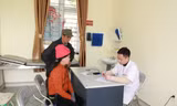 Khám chữa bệnh cho người dân Yên Lỗ, huyện Bình Gia, Lạng Sơn. 