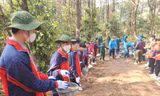 Học sinh xứ lạng hào hứng tham gia xây dựng đường lên cột mốc biên giới -Ảnh: Duy Chiến 
