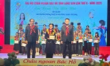 Tôn vinh các bạn thiếu nhi Lạng Sơn đạt danh hiệu Cháu ngoan Bác Hồ. Ảnh: Duy Chiến. 