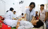 Bệnh nhân sốt xuất huyết đông chật tại các BV