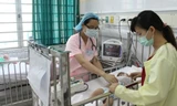 Chăm sóc trẻ mắc bệnh tại BV Nhi Trung ương