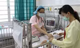 Chăm sóc trẻ mắc bệnh tại BV Nhi Trung ương