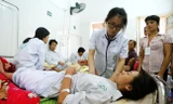 Bệnh nhân sốt xuất huyết đang được điều trị tại BV Bạch Mai, Hà Nội. Ảnh: Như Ý