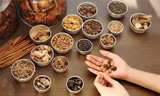 Bài thuốc, phương pháp chữa bệnh theo kinh nghiệm của dòng tộc, gia đình, tính đến người đề nghị cấp Giấy chứng nhận ít nhất là 3 đời hành nghề liên tục truyền lại. Ảnh minh hoạ: Internet