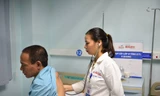 BS. CKI Lê Thị Hoài Thanh, chuyên khoa Hô Hấp - Bệnh viện Đa khoa MEDLATEC khám phổi cho bệnh nhân