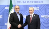 Tổng thống Nga Vladimir Putin và Tổng thống Iran Masoud Pezeshkian nhân dịp diễn ra thượng đỉnh BRICS. (Ảnh: Kremlin.ru)