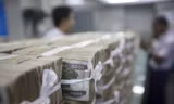 Đồng kyat của Myanmar đang giảm xuống mức kỷ lục so với đô la Mỹ. (Ảnh: Reuters)