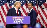 Ông Donald Trump và con trai Donald Trump Jr. (Ảnh: AP)