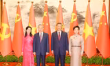Tổng Bí thư Chủ tịch nước Tô Lâm và Tổng Bí thư Chủ tịch Trung Quốc Tập Cận Bình cùng hai Phu nhân chụp ảnh chung trong chuyến thăm. (Ảnh: Baoquocte)