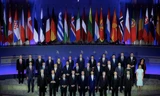 Lãnh đạo các nước NATO chụp ảnh chung tại hội nghị kỷ niệm 75 năm thành lập liên minh. (Ảnh: Reuters)
