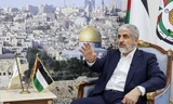 Cựu lãnh đạo Hamas Khaled Meshaal trả lời phỏng vấn tại Doha, Qatar, ngày 5/10. (Ảnh: Reuters)