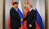 Tổng thống Nga Vladimir Putin gặp Chủ tịch Trung Quốc Tập Cận Bình bên lề thượng đỉnh SCO tại Astana ngày 3/7. (Ảnh: Sputnik)