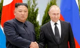Tổng thống Nga Vladimir Putin và Chủ tịch Triều Tiên Kim Jong Un trong cuộc gặp ở Vladivostok năm 2019. (Ảnh: AP)