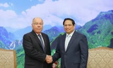 Thủ tướng Phạm Minh Chính tiếp Bộ trưởng Ngoại giao Brazil Mauro Vieira ngày 10/4. (Ảnh: Nhật Minh) 