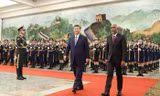 Chủ tịch Trung Quốc Tập Cận Bình đón Tổng thống Maldives ngày 10/1. (Ảnh: Reuters)
