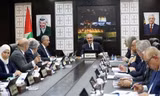 Thủ tướng Palestine Mohammad Shtayyeh chủ trì một cuộc họp nội các ở thành phố Ramallah thuộc Bờ Tây ngày 26/2. (Ảnh: Reuters)