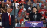 Tỷ phú Elon Musk tham gia cuộc vận động của ông Trump ngày 5/10. (Ảnh: Reuters)
