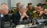 Thủ tướng Israel Benjamin Netanyahu họp với các tướng lĩnh tại Tel Aviv ngày 20/7. (Ảnh: Times of Israel)