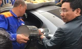 Mục kích thực nghiệm vụ cây xăng ở Hà Nội bị tố gian dối