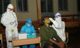 Ngành Y tế Đắk Lắk lấy mẫu test nhanh COVID-19 cho người dân vùng dịch