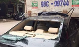 Vụ tai nạn khiến kính chắn gió trước và sau đều vỡ vụn, song túi khí không bung