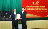 Phó Tổng cục trưởng Tổng cục Thuế Vũ Chí Hùng trao quyết định bổ nhiệm Cục trưởng Cục Thuế Vĩnh Phúc cho ông Lê Văn Phúc