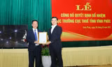 Phó Tổng cục trưởng Tổng cục Thuế Vũ Chí Hùng trao quyết định bổ nhiệm Cục trưởng Cục Thuế Vĩnh Phúc cho ông Lê Văn Phúc
