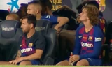 Messi từ chối bắt tay Griezmann, nội bộ Barca lục đục?