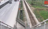 Hải Dương: Thiếu tiền thi công, cầu vượt đi bộ dẫn thẳng xuống quốc lộ 5