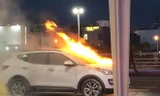 Ôtô bốc cháy khi đang đỗ ở sân bay Đà Nẵng