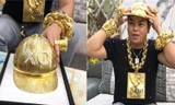 Clip: Đại gia ‘nghiện vàng’ tậu mũ vàng nặng 2kg đính 260 viên kim cương