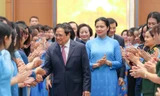Thủ tướng: Mỗi người phụ nữ Việt Nam là một bông hoa đẹp, lan tỏa tình yêu thương