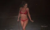 Mariah Carey mặc nội y đón Giáng sinh giữa trời rét