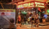 Quán bar, quán nhậu phố cổ đóng cửa, khách Tây ngẩn ngơ