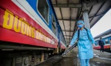 Phòng virus corona, đường sắt Hà Nội khử trùng toàn bộ toa tàu
