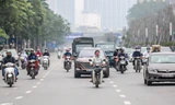 Giữa 'cách ly toàn xã hội', xe cộ đầy đường phố Thủ đô