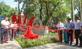 Gắn biển công trình tiểu học, vườn hoa hiện đại bậc nhất Thủ đô