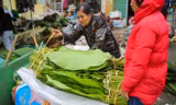 Chợ lá dong lâu đời nhất Thủ đô nhộn nhịp ngày giáp Tết