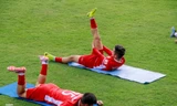 HLV Park cho học trò tập nhẹ trước ngày lên đường dự Asian Cup