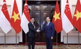 Phó Thủ tướng Lê Minh Khái đón Phó Thủ tướng, Bộ trưởng Điều phối Chính sách kinh tế Singapore Heng Swee Keat. (Ảnh: TTXVN) 